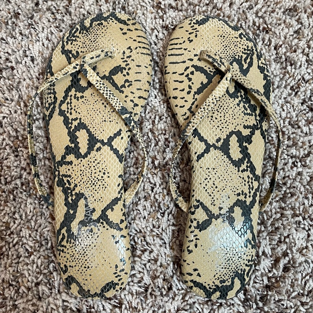 Yosi Samra Neutral Snake Print Flip Flops Size 7